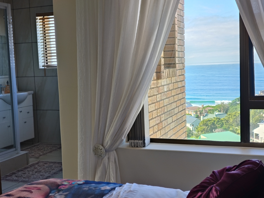 4 Bedroom Property for Sale in Wavecrest Eastern Cape